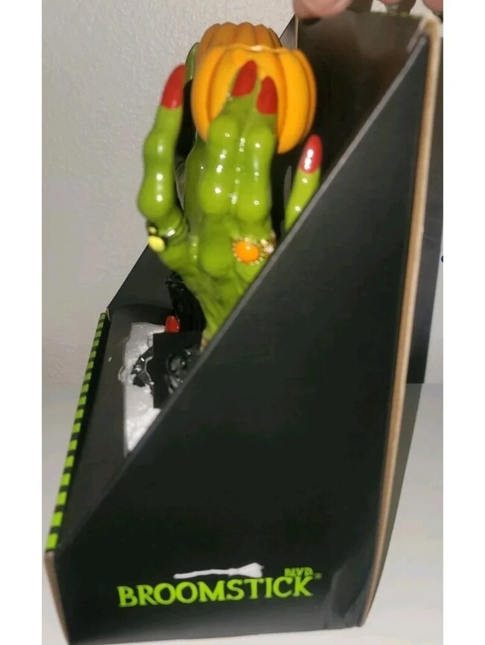 BROOMSTICK BLVD GREEN WITCH HANDS W/ RINGS & BRACELET RED NAILS 2 CANDLE HOLDERS